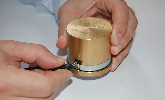 Collegamento cavo su Ottone durante l'installazione