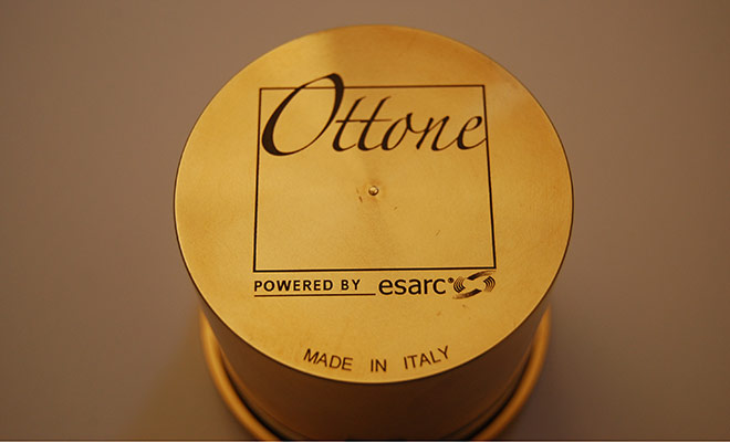 Ottone, dettaglio superiore in ottone